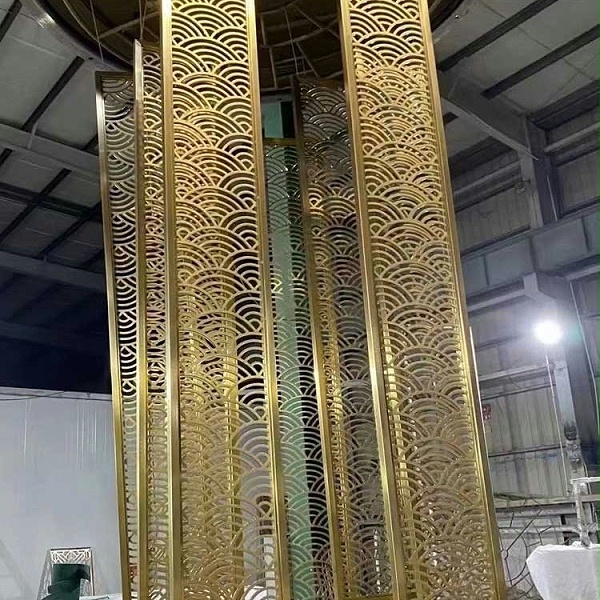 轻奢半岛体肓官网屏风隔断圆形假山水背景墙金属网镂空浮雕户外玻璃定制