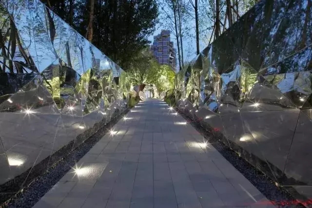 镜面半岛体肓官网