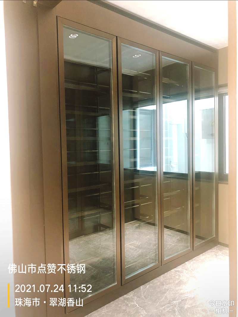 半岛体肓官网酒柜