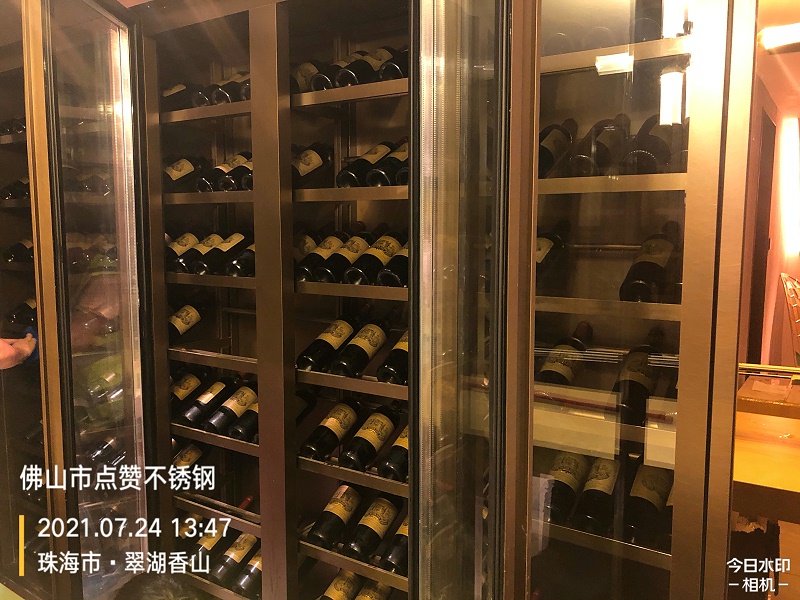 半岛体肓官网酒柜